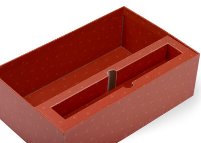 Dėžutė su stalčiukais ir įdėklais